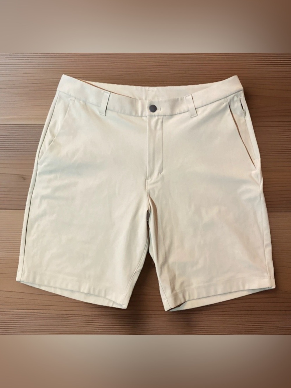 Lululemon Commission Classic Fit Warpstreme Beige Shorts Size 32X9" LM7B96S